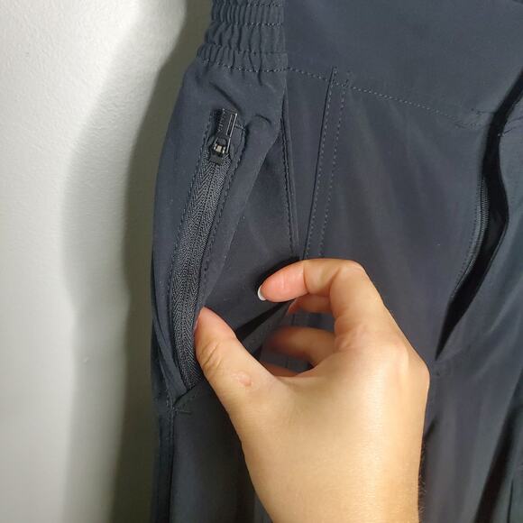 Athleta Chelsea Wide Leg Pant Black Women's Size 8 Utility Cargo Lounge - Picture 9 of 12